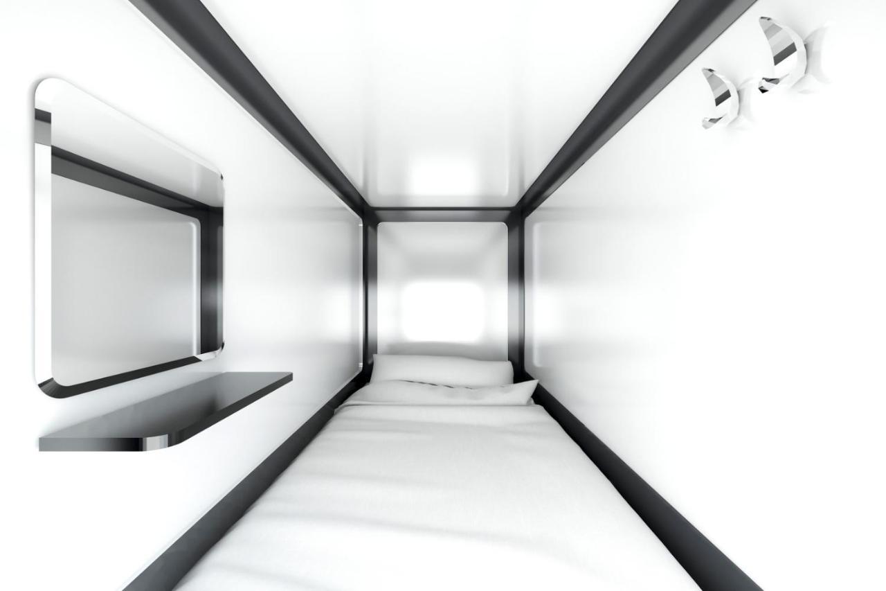 Qube Capsule Hotels Moscú Exterior foto